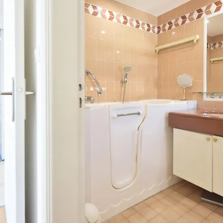 דירה 3-br Sea View Swimming Pool