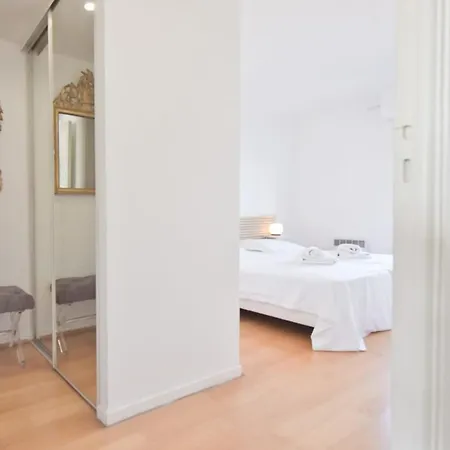 3-br Sea View Swimming Pool דירה