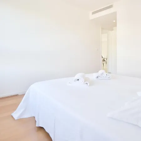 3-br Sea View Swimming Pool Apartment *